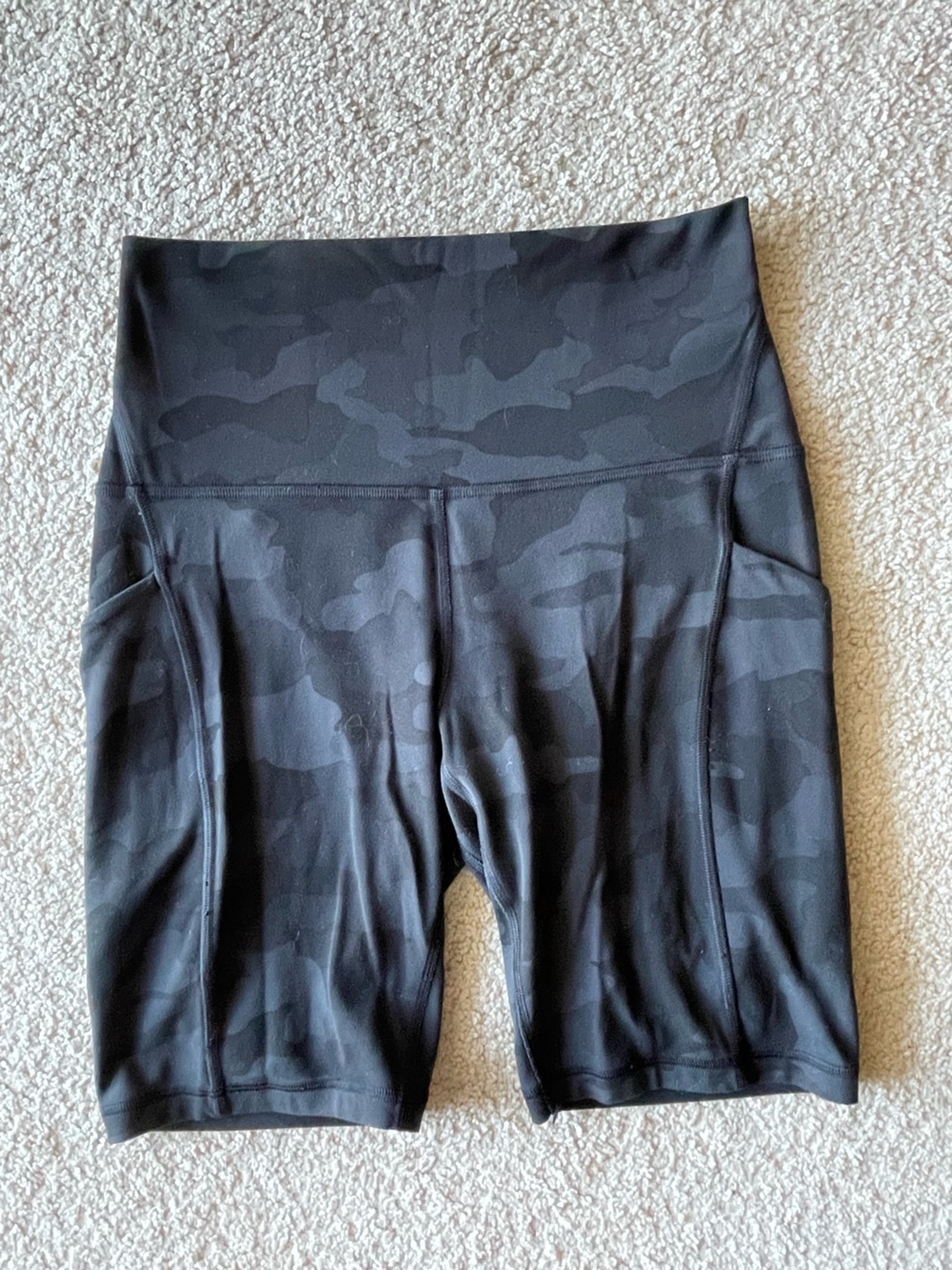 Lululemon High-Waist Black Camouflage Women’s Bike Shorts Size 6 Athleisure Gym
